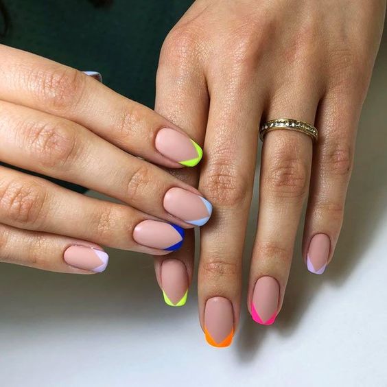 10 manicuras flúor que acabarás haciéndote este verano