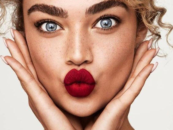 ¿Qué labial va mejor con tu piel y tu pelo?